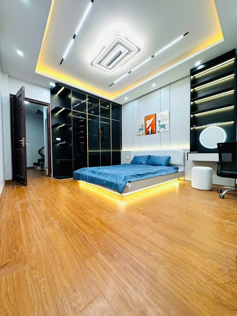 Nguyễn Đình Hoàn 36m2 x mặt tiền 4M - Thoáng 2 mặt - Ba gác đỗ cửa - Full nội thất. - Ảnh 1
