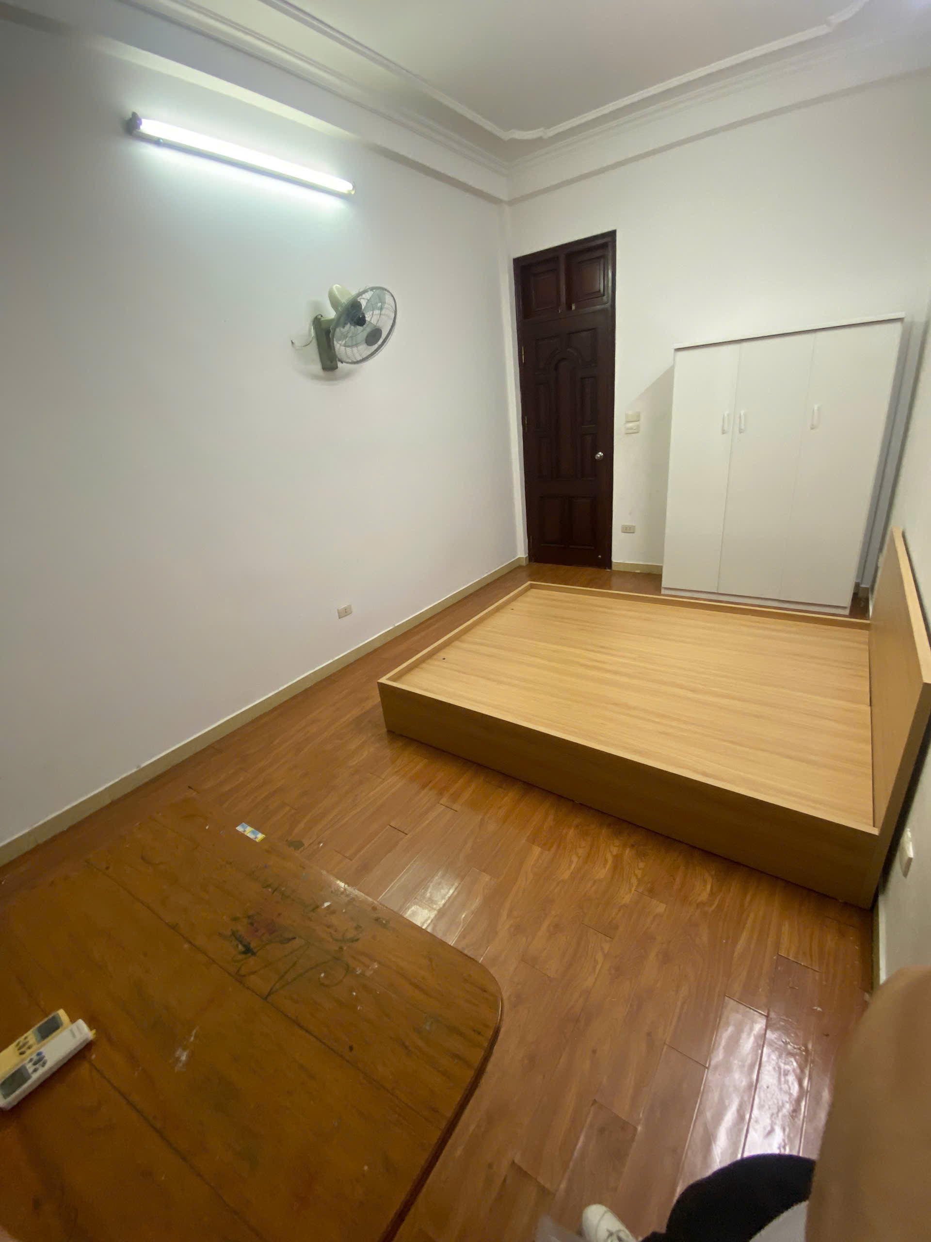 Cho thuê phòng trọ khu vực Bách-Kinh-Xây,25 - 30m2, giá 3,4 - 3,8tr/tháng, có đủ giường tủ bàn ghế - Ảnh 1