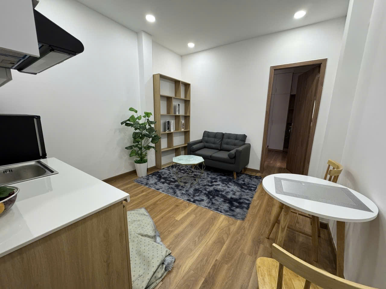Bán nhà quận Tân Bình, Lý Thường Kiệt, hẻm xe hơi, căn hộ dịch vụ, 60m2, 12 tỷ - Ảnh chính
