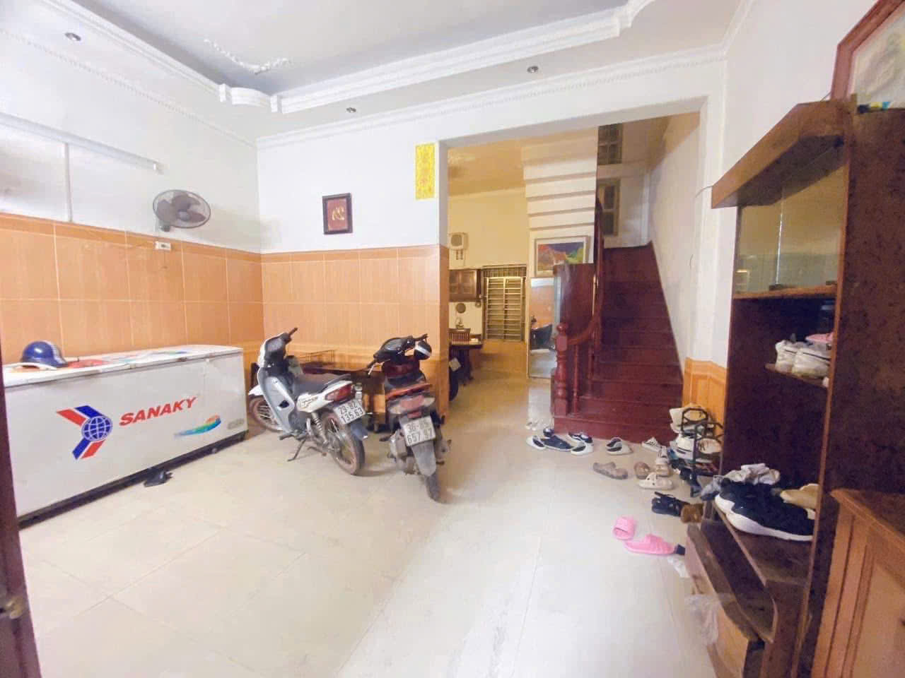 Cho thuê nhà nguyên căn tại Khương Đình - Ngã Tư Sở, Thanh  60m x 4T, full đồ giá 12 triệu - Ảnh 1