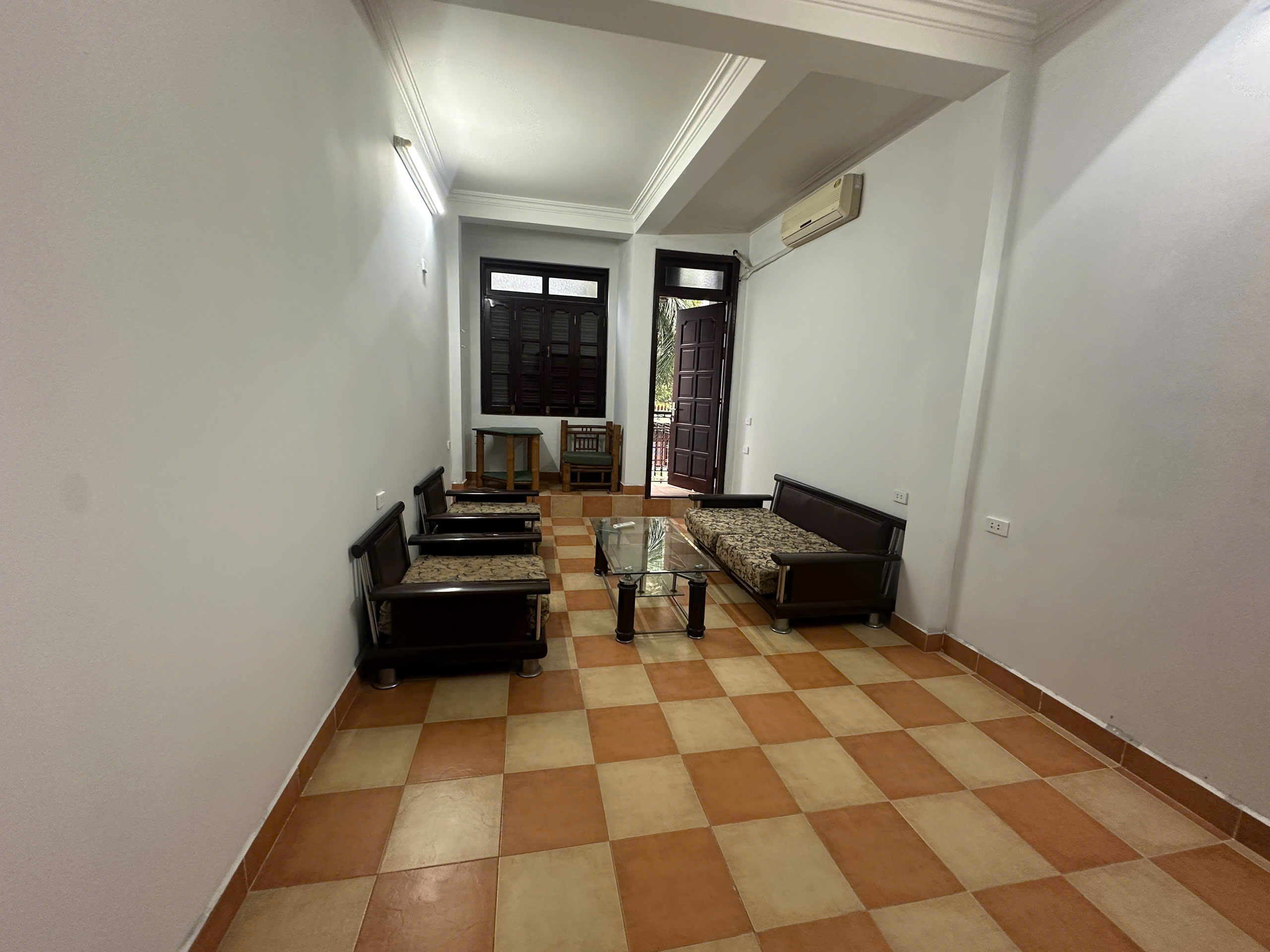 Cho thuê nhà riêng đường Hồng Hà, Hoàn Kiếm 43m x 4T giá 15 triệu, ô tô, kinh doanh - Ảnh chính