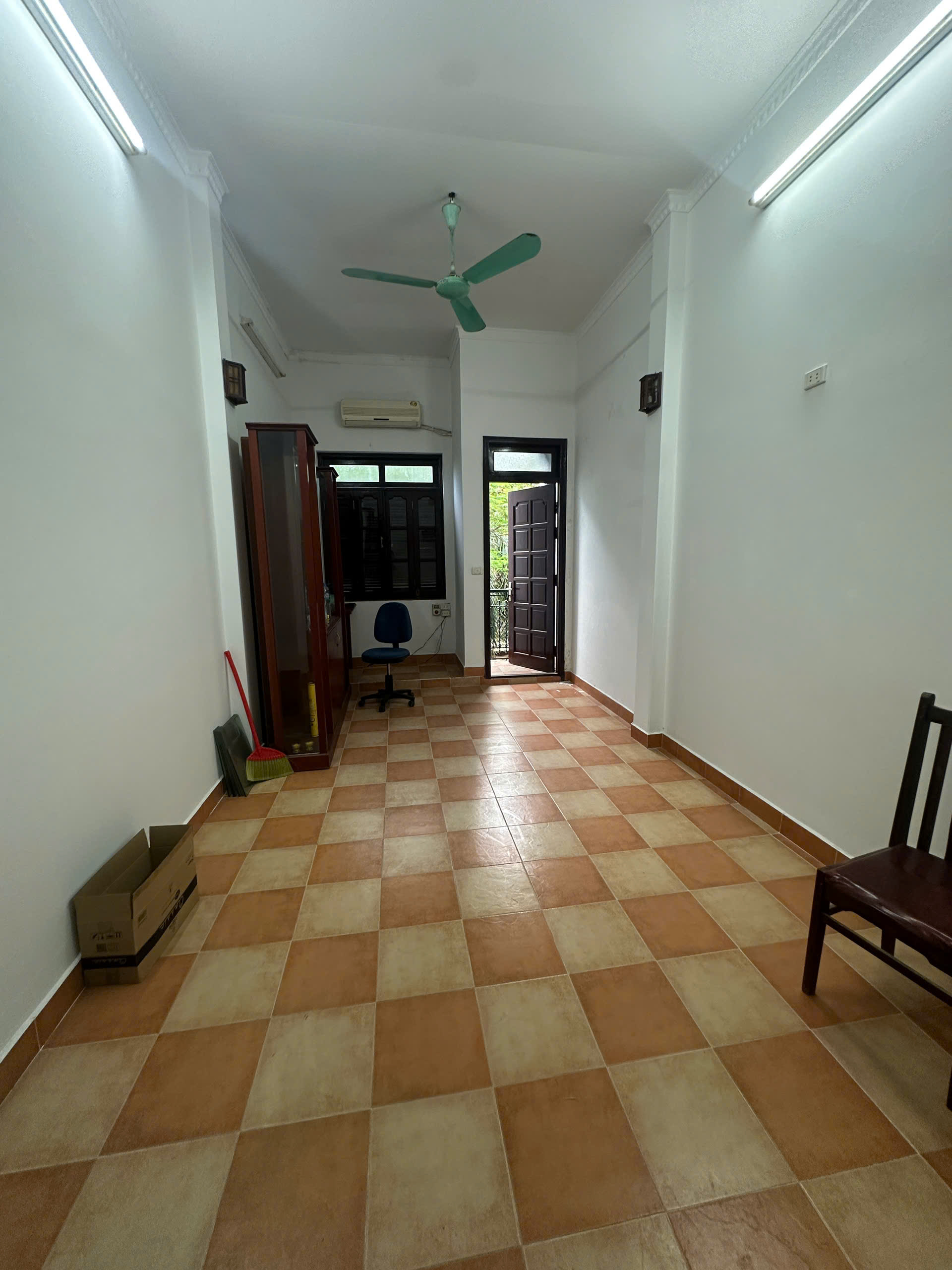 Cho thuê nhà riêng đường Hồng Hà, Hoàn Kiếm 43m x 4T giá 15 triệu, ô tô, kinh doanh - Ảnh 2