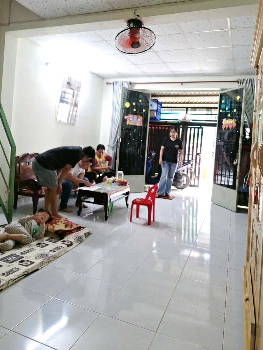Nhà rẻ Quận 9, hẻm Xe Hơi, Diện tích 50m2, 2 tầng kiên cố, ở ngay chỉ 2.2 ty - Ảnh 3