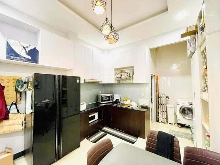 NHÀ 60M2, 3 TẦNG,HẺM XE HƠI 8M GẦN CẦU CHÀ VÀ QUẬN 8, TẶNG FULL NỘI THẤT, NHỈNH 6 TỶ - Ảnh 2