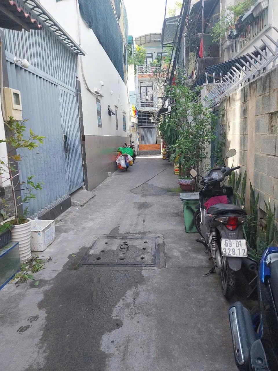 --Bán nhà HXH Lạc Long Quân, phường 8 Tân Bình; 4 x 11; chỉ hơn 5 tỷ - Ảnh 1