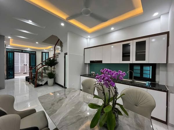 BÁN NHÀ 4 TẦNG, HẺM XE HƠI 4m THÔNG, NGAY BỘ CÔNG AN Q1, 4x12m, GIÁ 14.5 TỶ - Ảnh 1