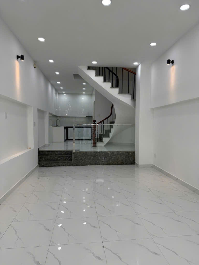 63m2 4x16m 3 tầng Chỉ 5.xTỷ Hẻm 4m xe hơi đậu cửa Hàng xóm Chung cư Dreamhome - Ảnh 1
