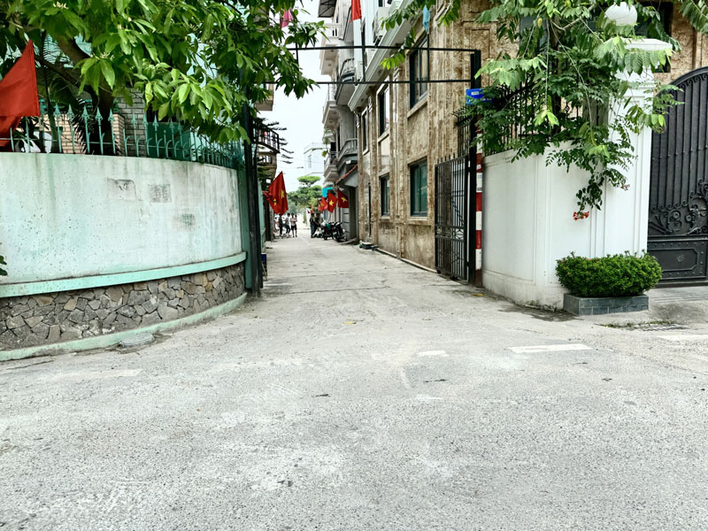 Cần bán 60,7m2 nhà 3 tầng ngõ 390 Nguyễn Văn Cừ. Cách 30m ra ô tô đỗ, đang cho thuê 12tr/tháng - Ảnh 2