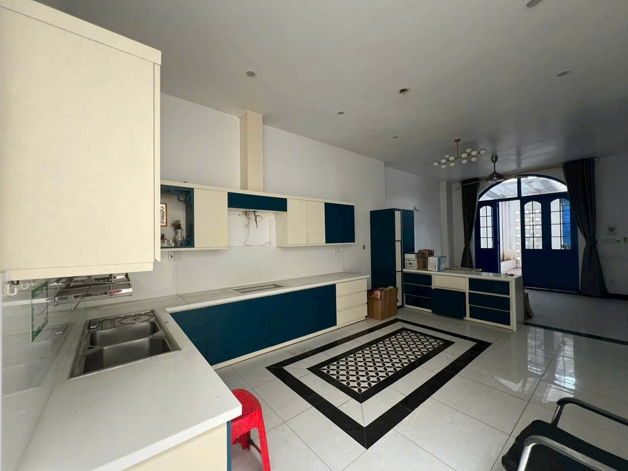 Ngộp nặng! Nhà Mặt Tiền Cách Mạng Tháng 8 (9,4m x 31m=230m2) giá chỉ 17 tỷ - Ảnh 4