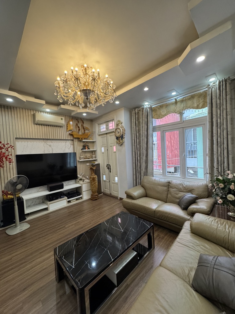 Bán nhà Hoàng Cầu, Đống Đa, ô tô tránh 48m2, 5 tầng, Mt 4.9m, chỉ 17 tỷ - Ảnh chính