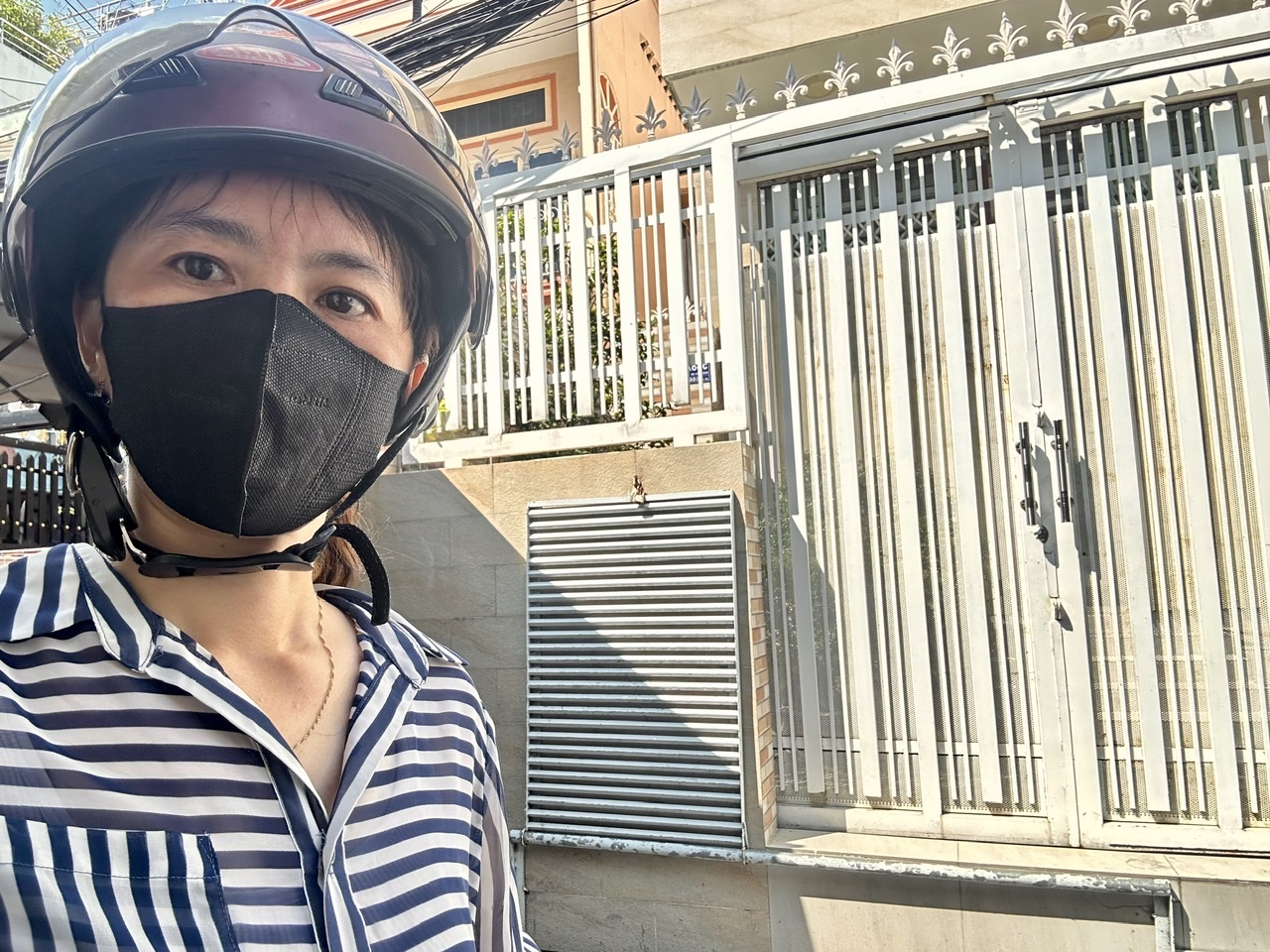 BÁN NHÀ QUẬN 4, NGANG LỚN 5,5M- NHÀ HIẾM - GIA0 THƯƠNG VÓI XÓM CHIẾU, TÔN ĐẢN, GẦN TRƯỜNG NGUYỄN - Ảnh chính