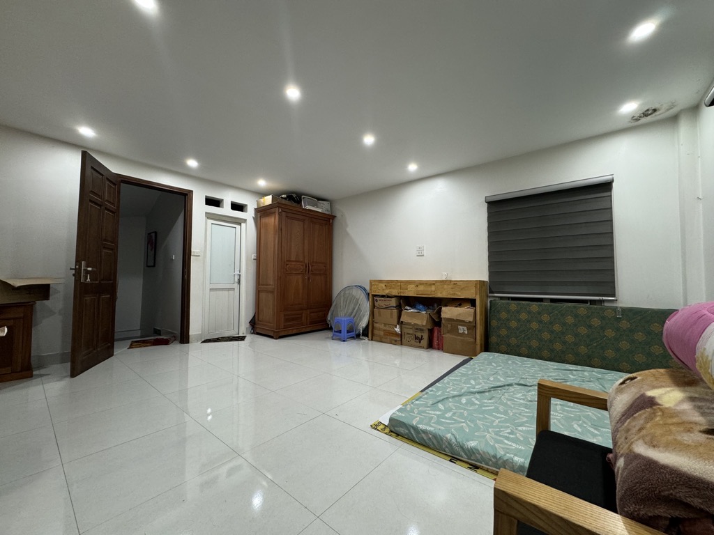 Bán nhà phố Lê Trọng Tấn, căn góc, ô tô đỗ cửa, nhà đẹp, 40m, 5T, 8.2 tỷ - Ảnh 1