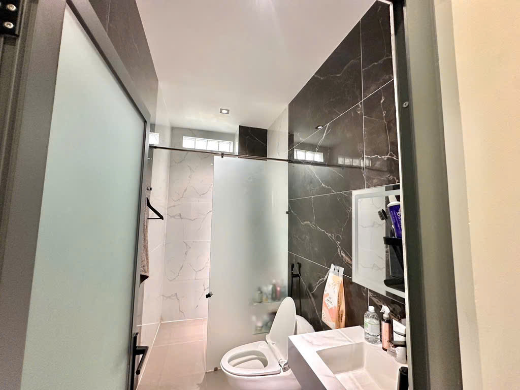 5.9 TỶ, NHÀ 3 TẦNG, 80M2, NGANG 5M, HXH NGAY ĐỖ XUÂN HỢP Q9 - Ảnh 3