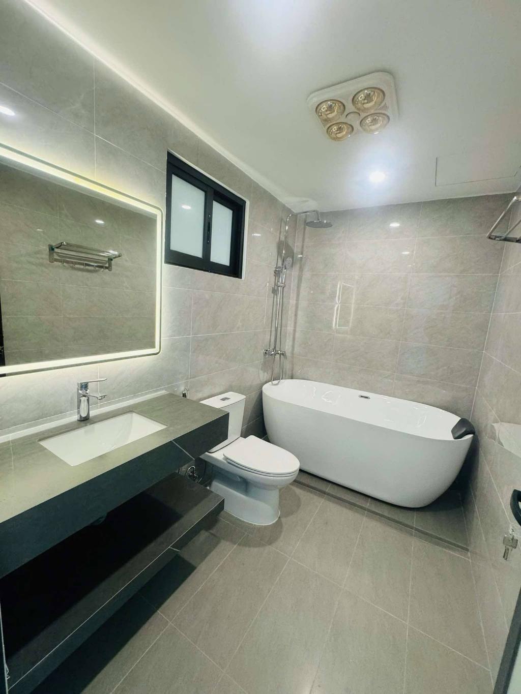 GẤP GẤP - NHÀ MỚI TINH - THANG MÁY - GARA OTO - MẶT ĐƯỜNG 4.5m - KHU VIP NGỌC THUỴ - FULL NỘI THẤT - Ảnh 4