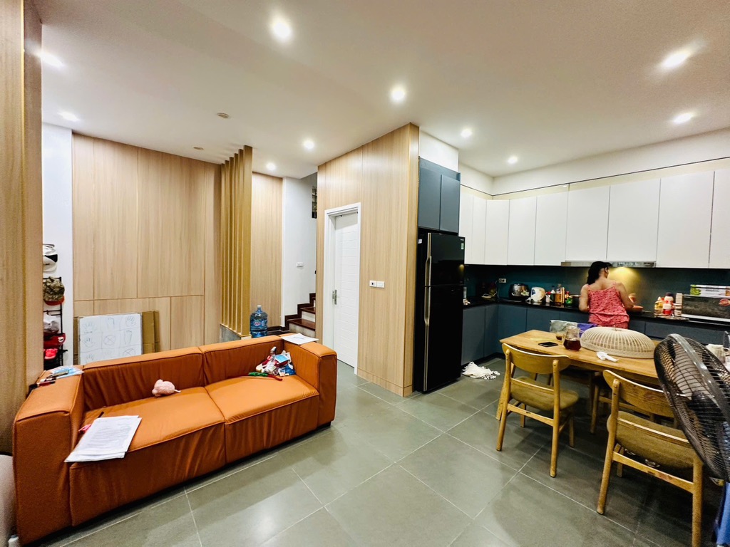 Bán nhà Trần Thái Tông, Cầu Giấy, lô góc, 2 thoáng, 38m2, 5 tầng, Mt 5.6m, chỉ 9.8 tỷ - Ảnh chính
