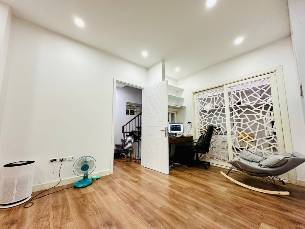 Bán nhà Trần Thái Tông, Cầu Giấy, lô góc, 2 thoáng, 38m2, 5 tầng, Mt 5.6m, chỉ 9.8 tỷ - Ảnh 3