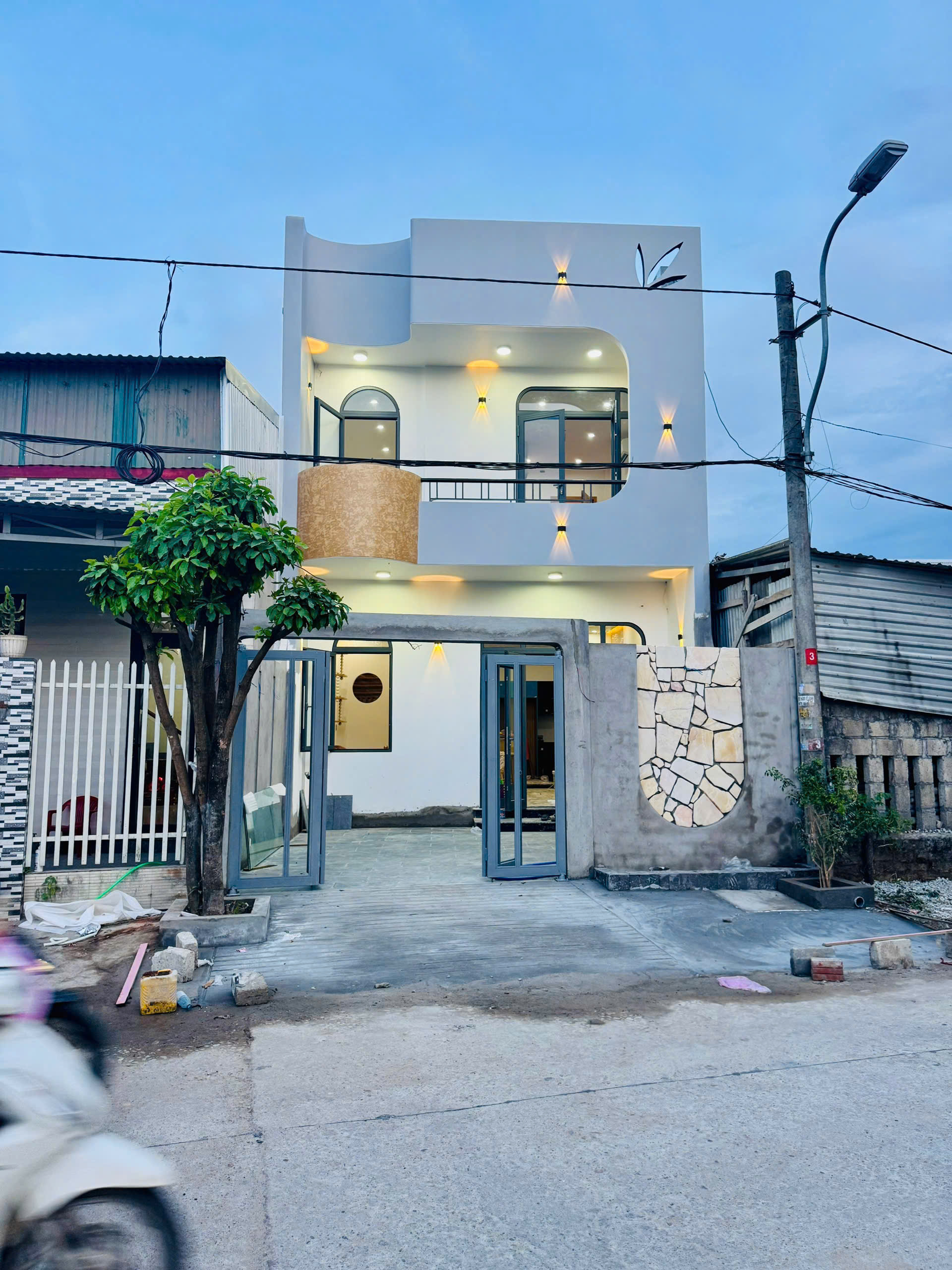 💥 Bán nhà 2 tầng Mặt tiền Trương Hữu Hoàn - VIEW SÔNG NHƯ Ý, p. Thuỷ Vân, gần Công An TP Huế đang - Ảnh chính