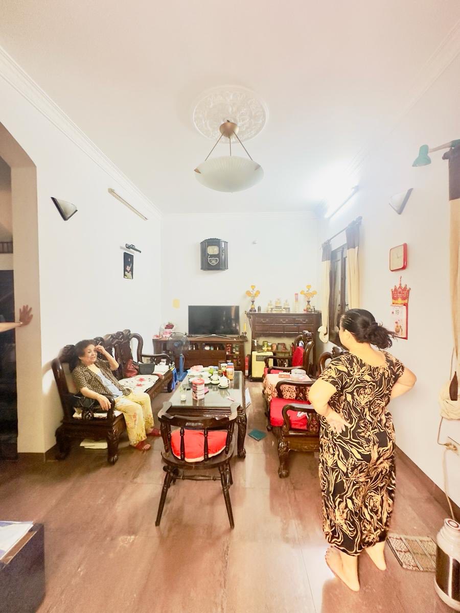 NHÀ ĐÊ LA THÀNH , DÂN XÂY, Ô CHỜ THANG MÁY. NHIỀU TIỆN ÍCH ĐANG HẠ CHÀO 2 LẦN GIÁ TỐT - Ảnh 1
