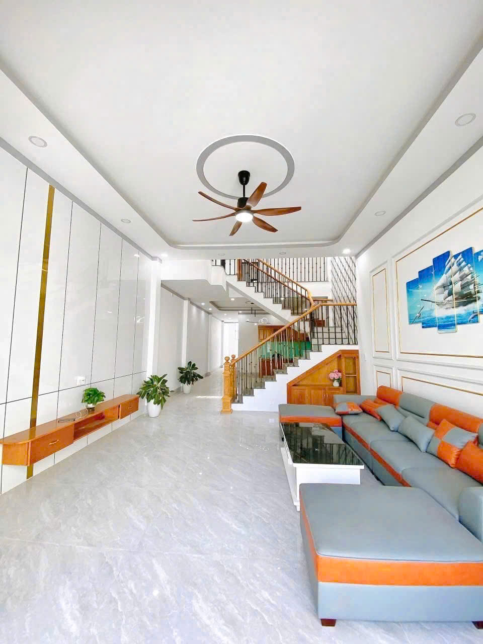 Ngay bệnh viện da liễu Đồng Khởi 5x23m , Nhà xây cho con trai ở giờ chuyển công tác nên bán gấp - Ảnh 1