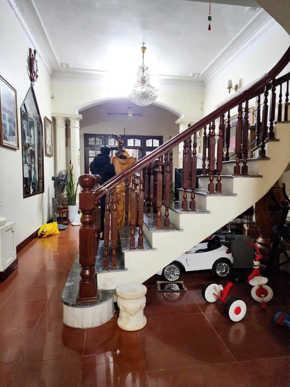 SIÊU PHẨM CẦU GIẤY - LÔ GÓC - 20M RA Ô TÔ - 50M RA PHỐ NGUYỄN VĂN HUYÊN - NHÀ DÂN XÂY CỰC CHẮC - Ảnh 4