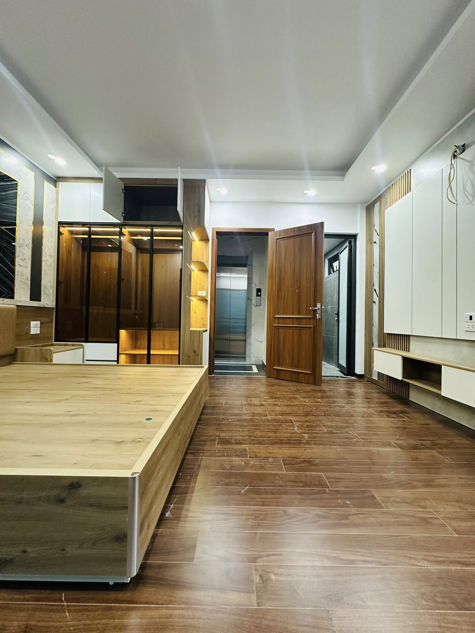 BÁN NHÀ ĐỘI CẤN, THANG MÁY FULL NỘI THẤT 36M MT4 8 TỶ - Ảnh chính