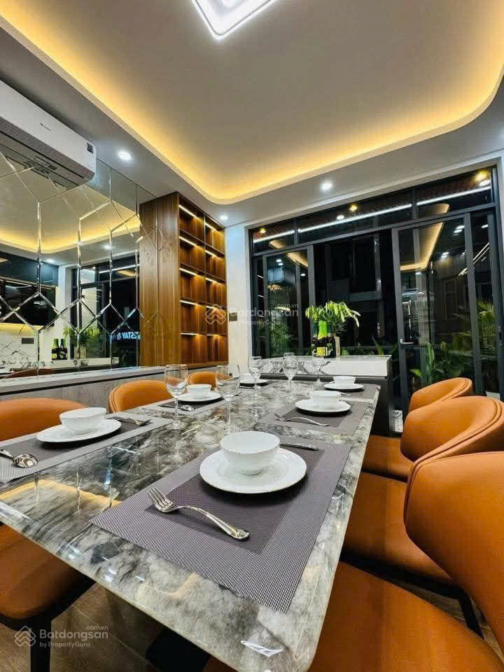 Bán nhà mặt tiền Tô Hiến Thành full nội thất xịn sò . - Ảnh 2