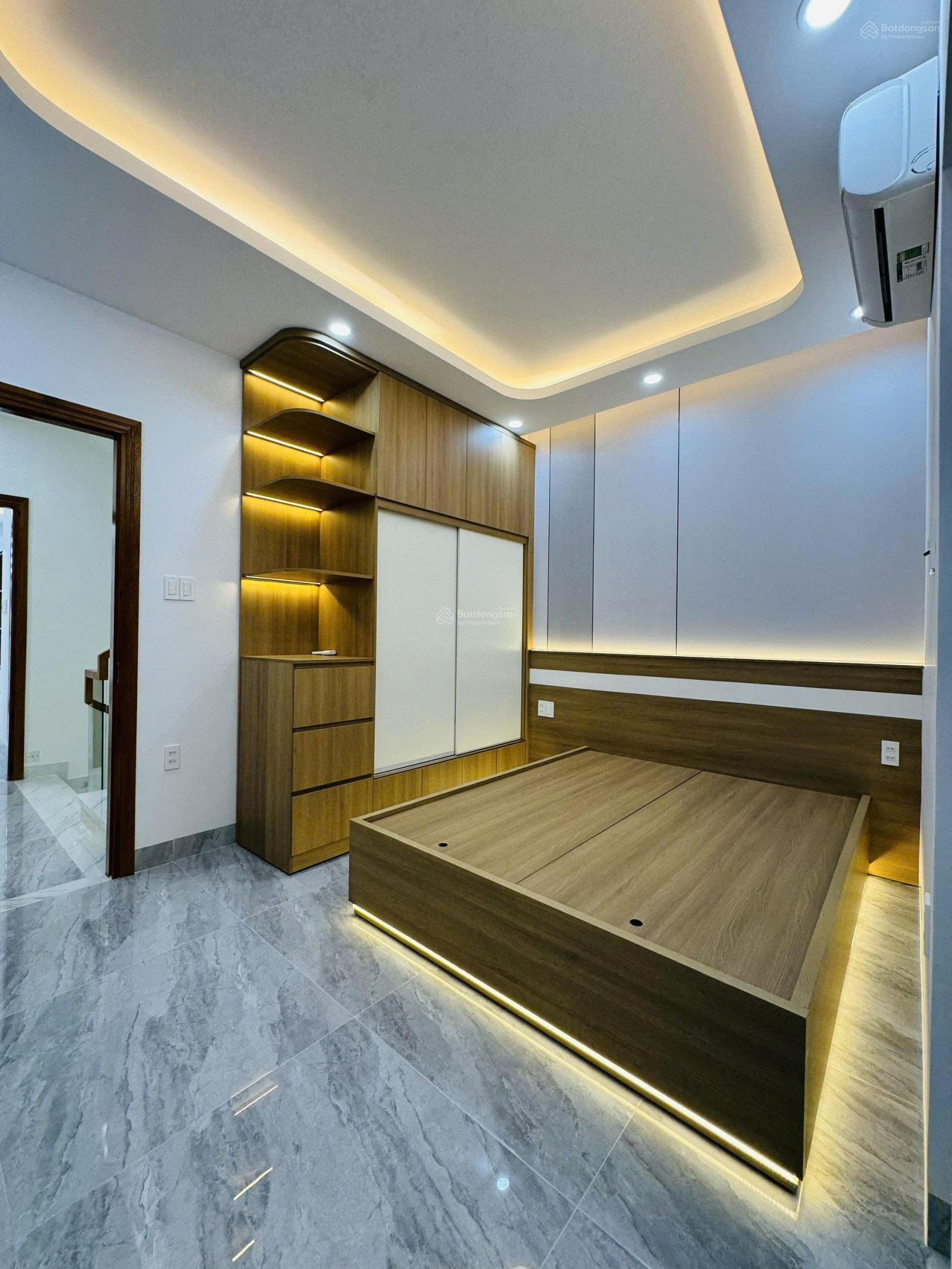 Bán nhà mặt tiền Tô Hiến Thành full nội thất xịn sò . - Ảnh 3
