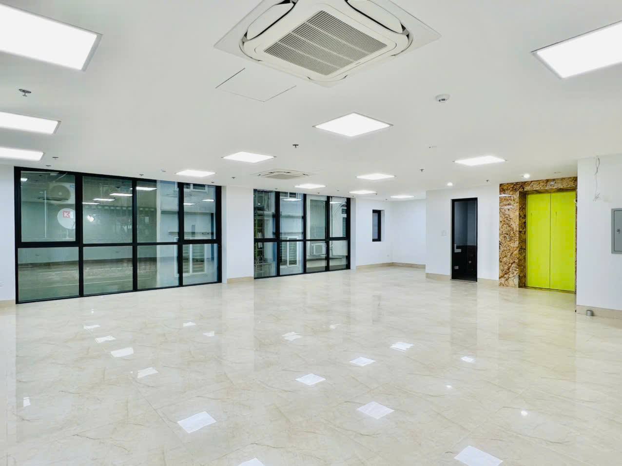 Cho thuê MBKD mặt đường Nguyễn Trãi, Thanh Xuân DTSD 185m, MT 8.5m, đủ PCCC, giá 45tr - Ảnh chính