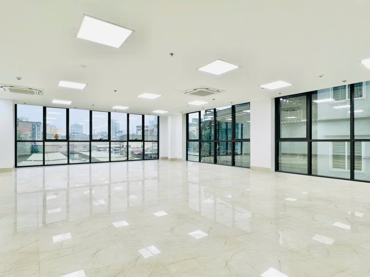 Cho thuê MBKD mặt đường Nguyễn Trãi, Thanh Xuân DTSD 185m, MT 8.5m, đủ PCCC, giá 45tr - Ảnh 1