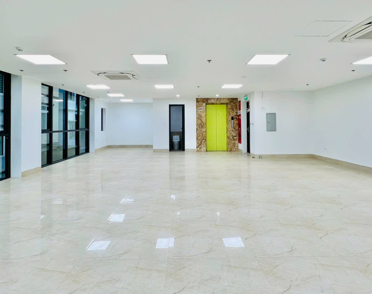 Cho thuê MBKD mặt đường Nguyễn Trãi, Thanh Xuân DTSD 185m, MT 8.5m, đủ PCCC, giá 45tr - Ảnh 2
