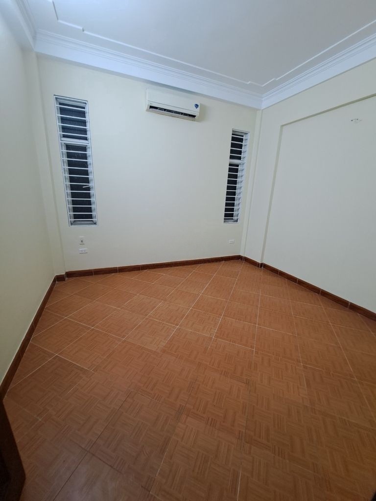 Cho thuê nhà riêng Ô TÔ ĐỖ CỬA ngõ 165 Dương Quảng Hàm, Cầu Giấy 50m x 5T giá 15tr - Ảnh 2