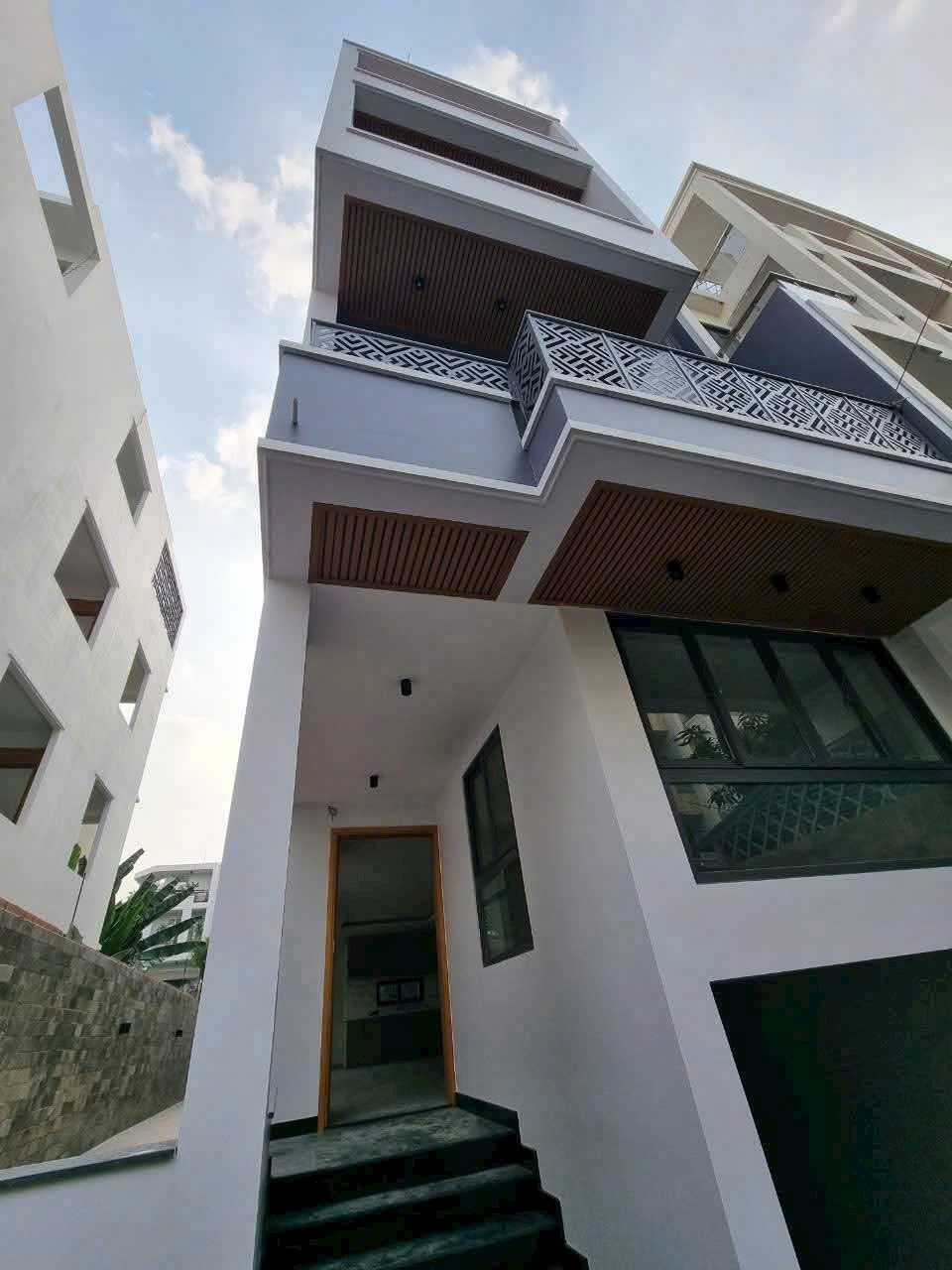 BIỆT THỰ HẦM, 3 LẦU (7x20) MT NGUYỄN THỊ BÚP, Q.12 – KDC HIỆP THÀNH CITY - Ảnh 1