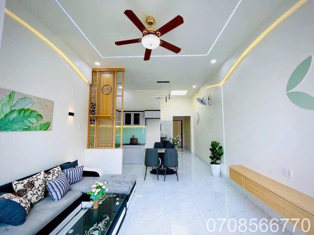 Nhà cần đổi chủ cách chợ Bình CHánh 5p xe, DT 120 m2 chỉ 1 tỷ 5 dọn vào ở ngay - Ảnh 2