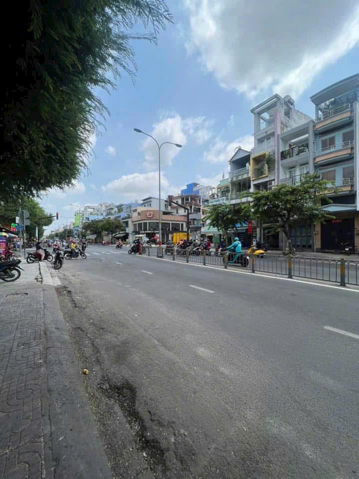 **+12.2 tỷ TL- Bán Gấp Nhà Mặt Tiền Kinh Doanh 4 Lầu Đường Minh Phụng P2 Quận 11 - Ảnh 1