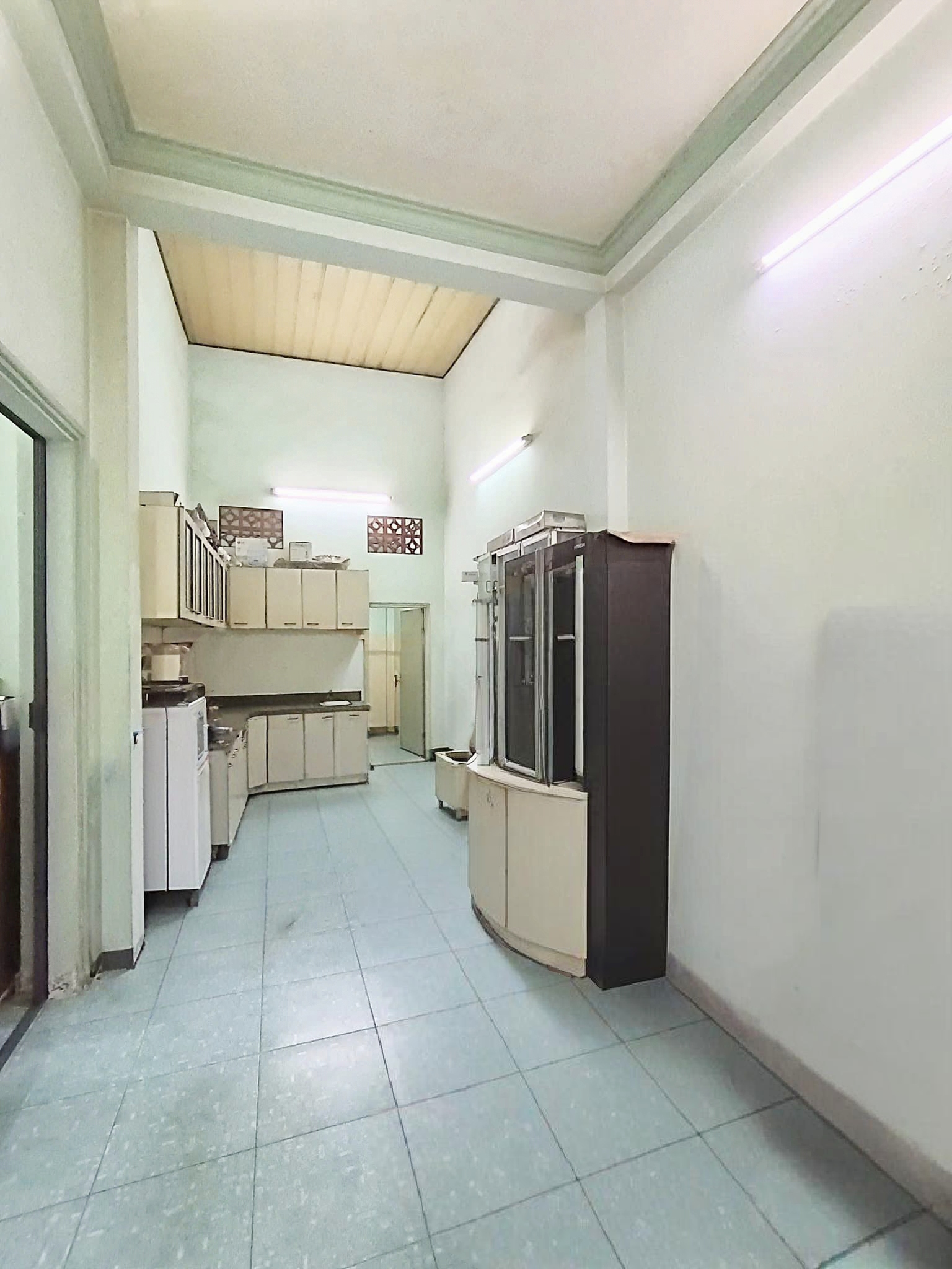 Bán nhà mặt tiền Mã Lò, diện tích to, ngang rộng giá đầu tư, chính chủ lâu đời - Ảnh 3