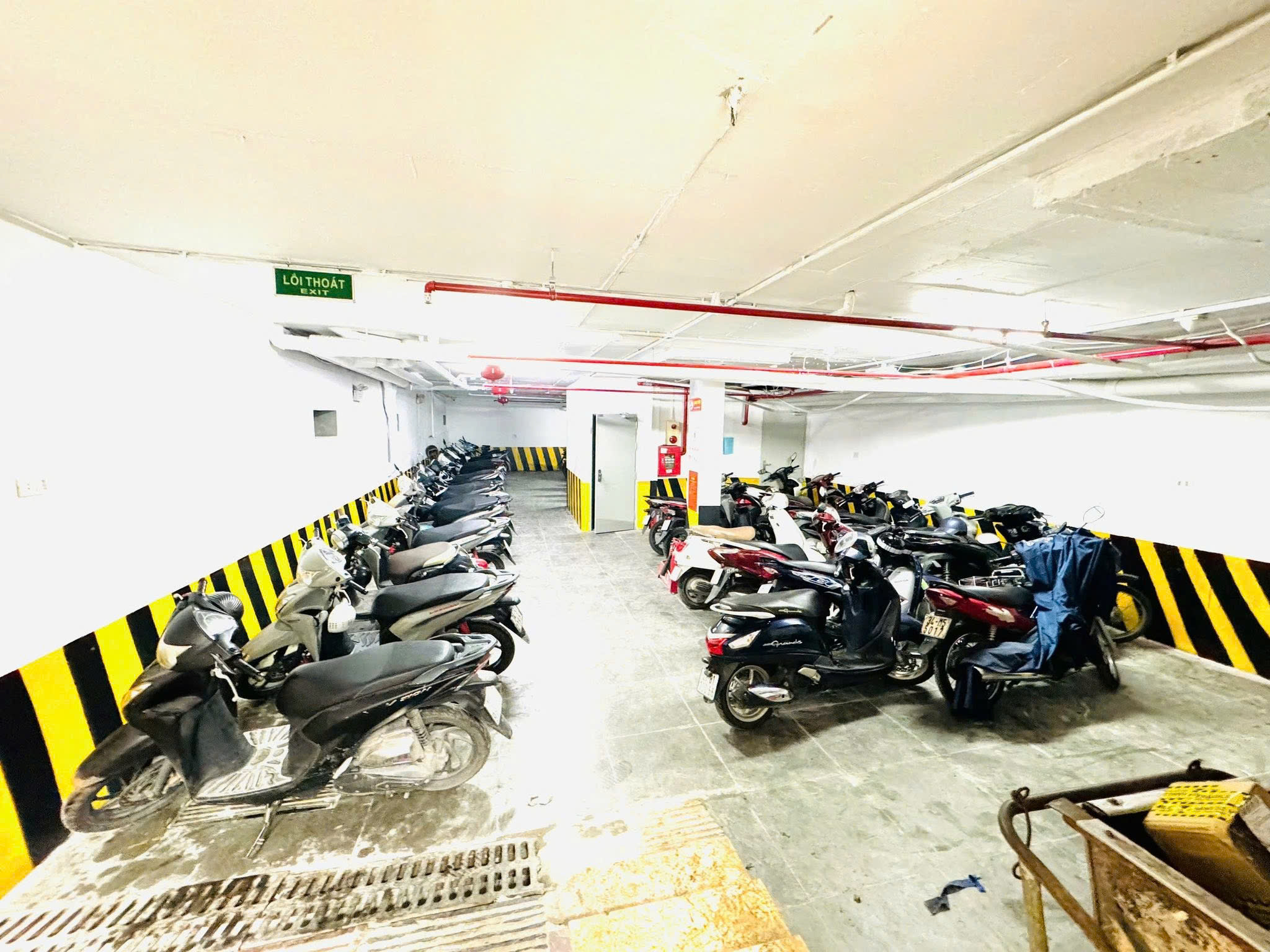 BÁN TÒA CHDV PHỐ VÕ CHÍ CÔNG - DÒNG TIỀN 5 TỶ/NĂM - LÔ GÓC 206M² x 9 TẦNG - CÓ HẦM- 82 TỶ - Ảnh 2