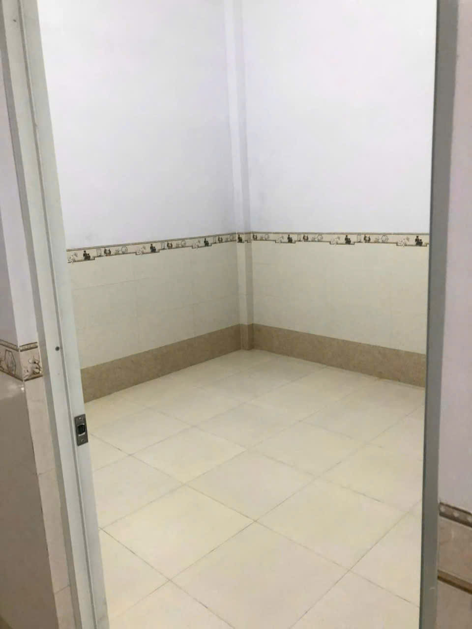Nhà 3,5 triệu nhà rộng rãi cách hẻm số đỏ 500m - Ảnh 3