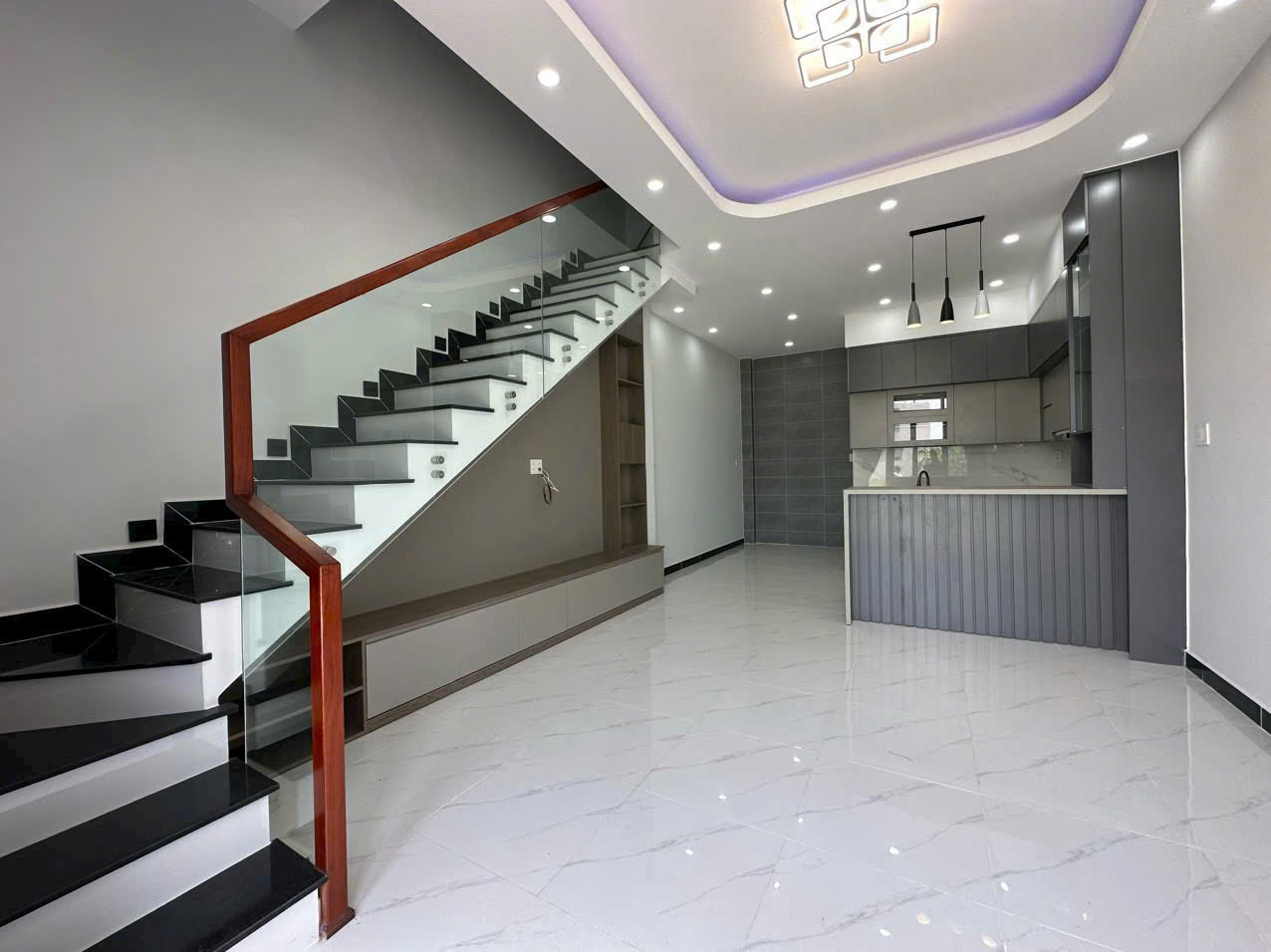 Bán Nhà Mỹ Tho 4.5x10m 1 Lầu Đúc 2PN Đường oto 7 Chỗ KP 8 Phường 5 Giá 2.05 tỷ - Ảnh 1