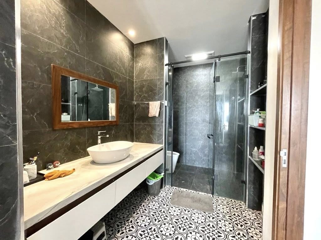 Bán biệt thự Linh Đàm, đường Nguyễn Hữu Thọ. Diện tích 200m2. Giá 70 tỷ. Sát quán nhậu tự do - Ảnh 2