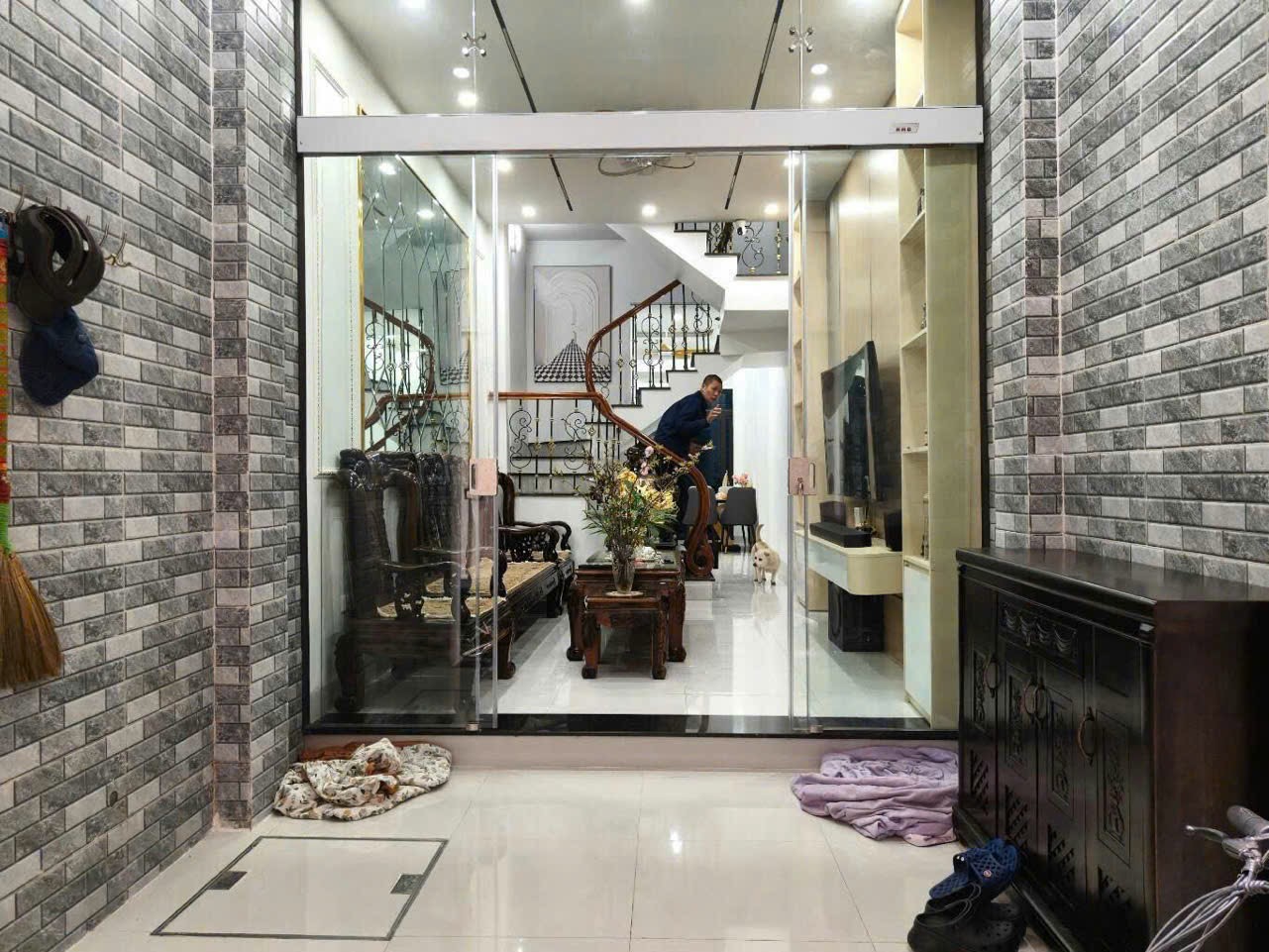 Nguyên Hồng 45m2 x 5 tầng - 2 mặt thoáng - Cách ô tô tránh nhau 20M - Full nội thất. - Ảnh chính