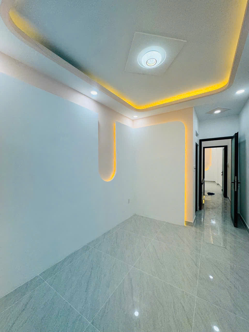 SÁT MẶT TIỀN 30 M <br><br>TRUNG TÂM Q4 <br>DIỆN TÍCH NGANG 3.2 DÀI 13.5 <br>CÓ 4 TỶ - Ảnh 3