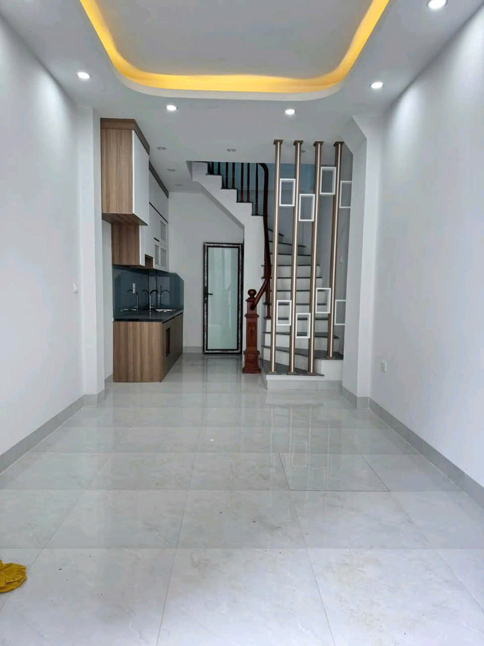 Bán nhà 5 tầng lô góc Xuân Phương nhà mới tinh giá chỉ 5 tỷ 4 - Ảnh 1