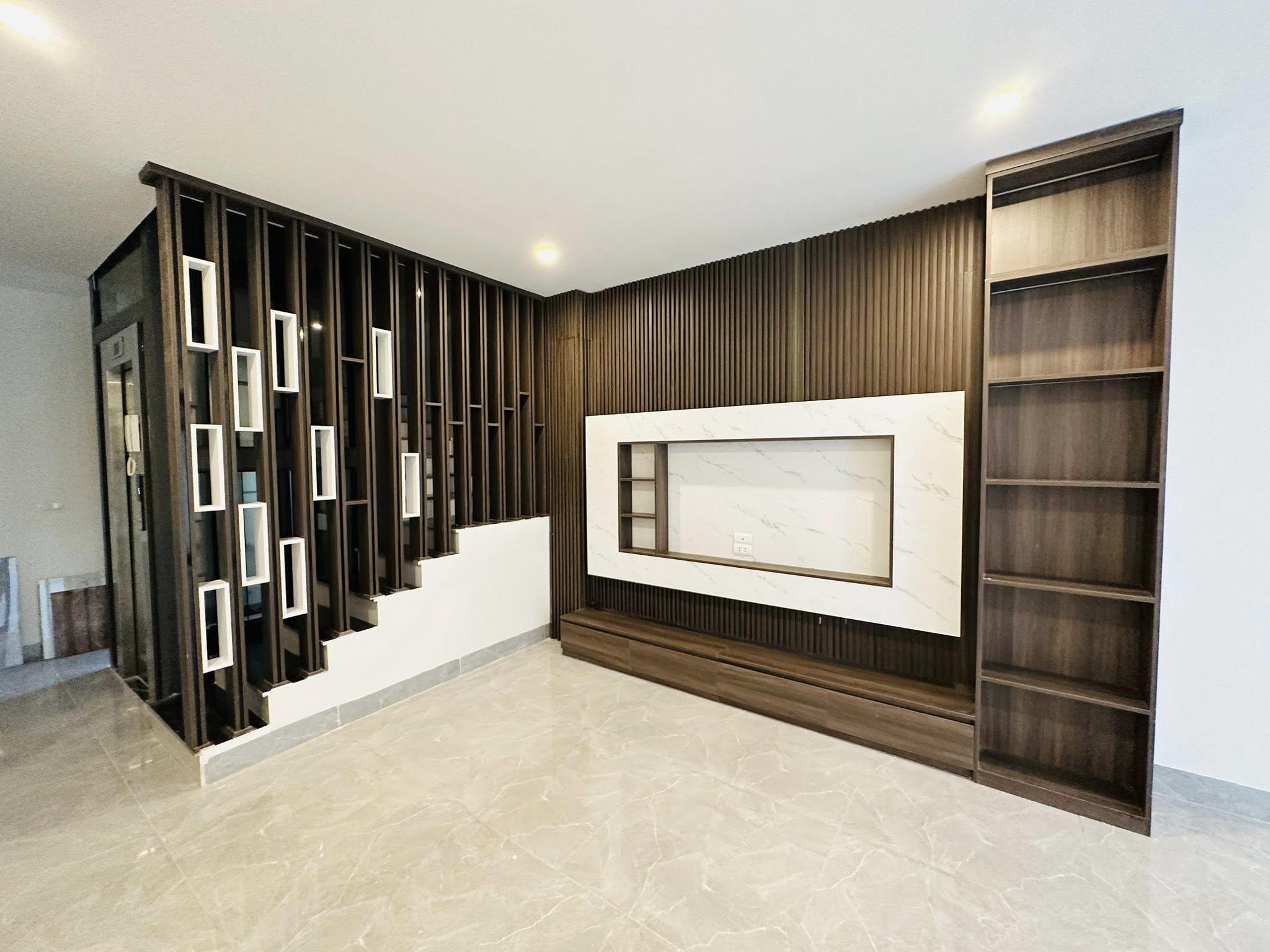 Bán nhà Võng thị thang máy dân xây view  hồ tây 50m 7 tầng 14.8tỷ - Ảnh 1