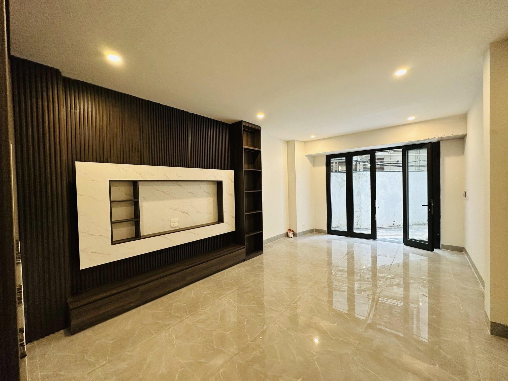 Bán nhà Võng thị thang máy dân xây view  hồ tây 50m 7 tầng 14.8tỷ - Ảnh 2