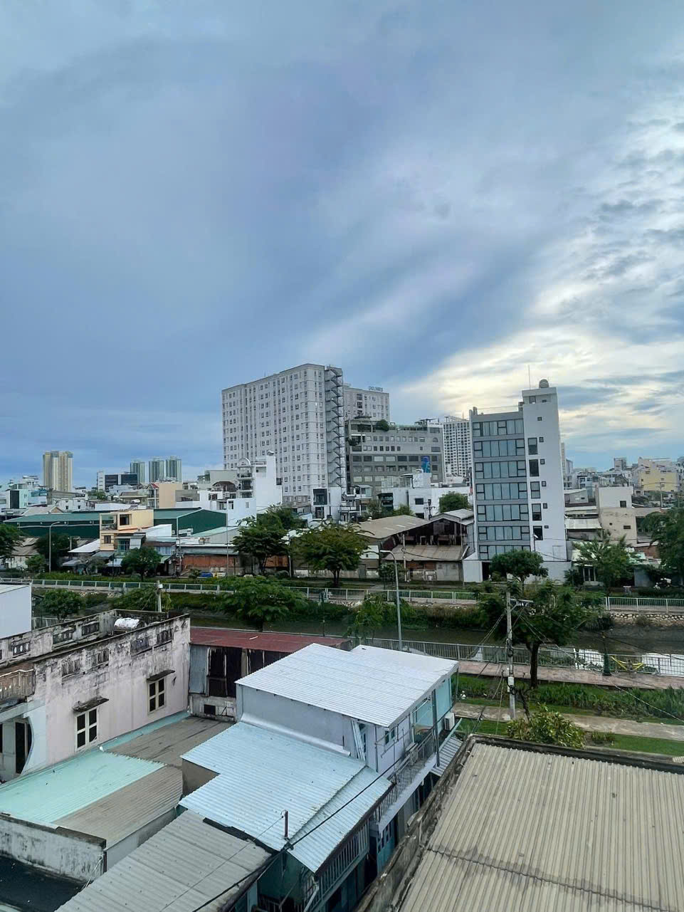 Bán đất tặng nhà, Ba đình mặt tiền đường ngay chợ giá 5 tỷ còn Thương lượng - Ảnh 4