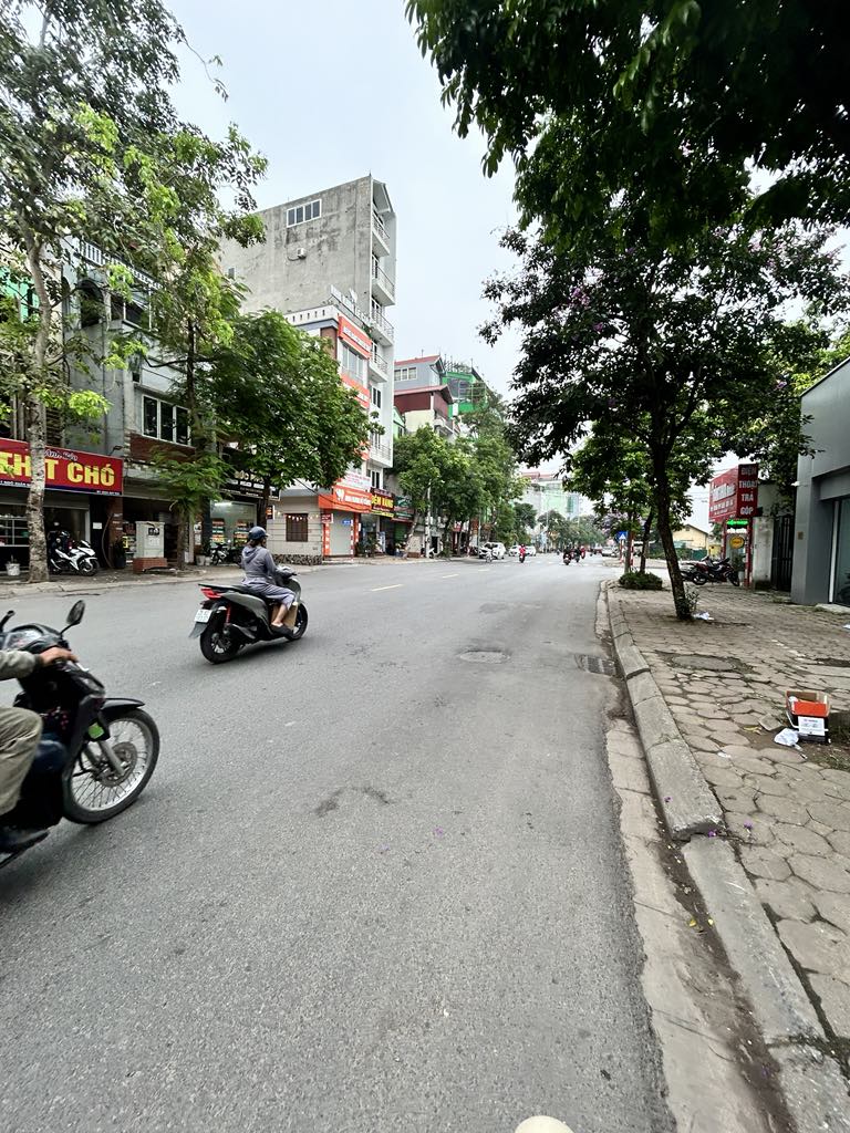 Bán nhà 2 tầng mặt phố Ngô Xuân Quảng,Trâu Quỳ 68m2 đang kinh doanh ổn định 18tr - Ảnh chính