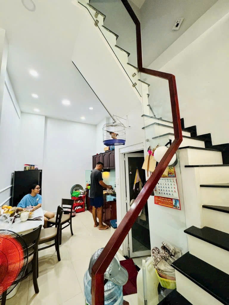Bán nhà đẹp trệt lửng 2 lầu st Đông Hồ, P8, 4PN, 6.8 tỷ TL - Ảnh chính