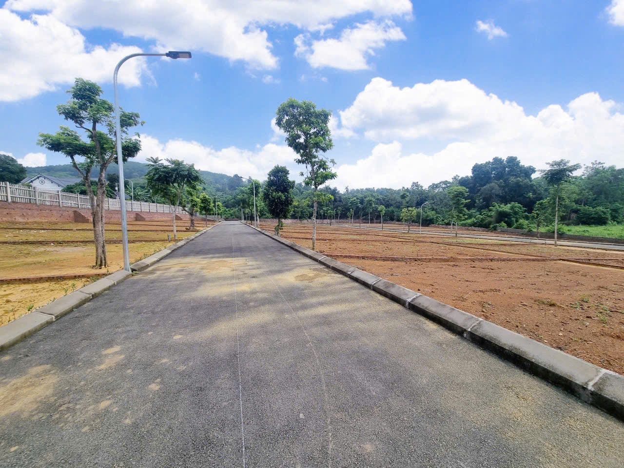 Giá rẻ, chính chủ bán mảnh đất Đông Xuân, Quốc Oai, ngay ngã tư vai réo,100m2 giá 2ty150tr bao phí - Ảnh 1