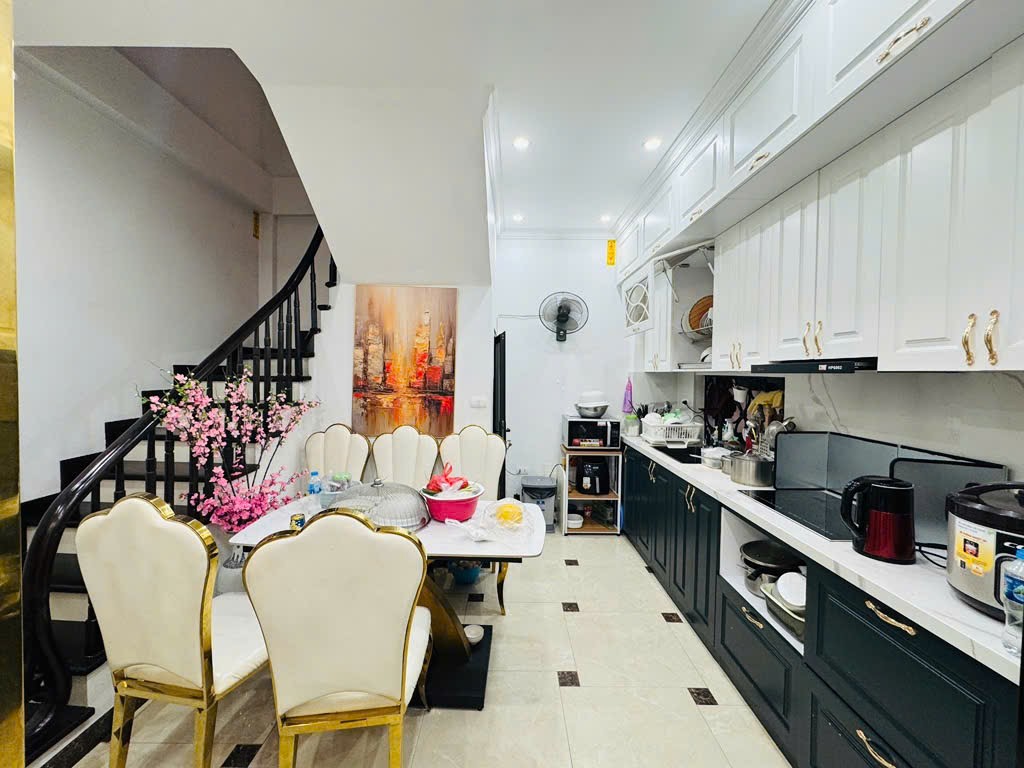 Bán nhà ngõ đẹp nhất Hoàng Hoa Thám, ô tô cách 30m, full nội thất xịn - Ảnh 1