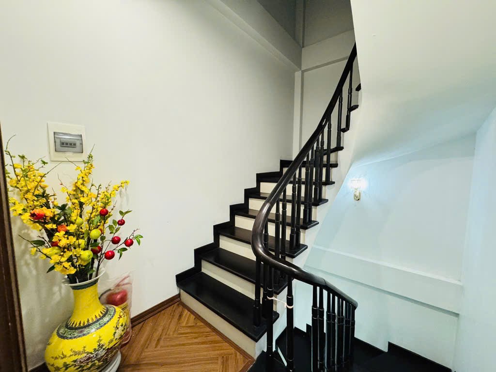 Bán nhà ngõ đẹp nhất Hoàng Hoa Thám, ô tô cách 30m, full nội thất xịn - Ảnh 2